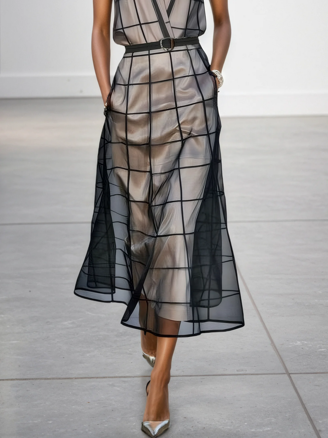 Maxi Dress Without Sleeves in Checked Tulle with Collar and Belt