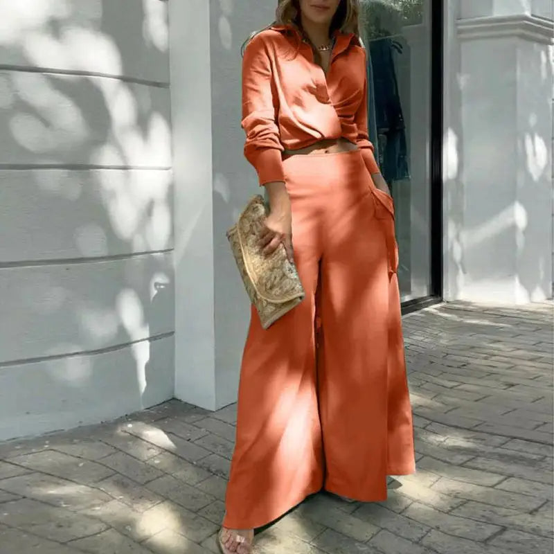 Summer outfit with knotted blouse and high-waisted palazzo trousers
