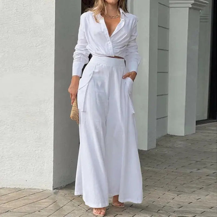 Summer outfit with knotted blouse and high-waisted palazzo trousers